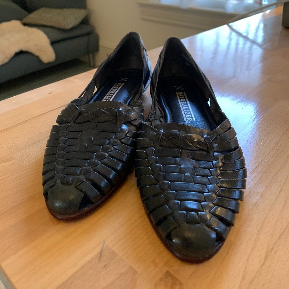 Vintage 90s Naturalizer Huarache Flats in nearly-new condition, US Womens 7.5